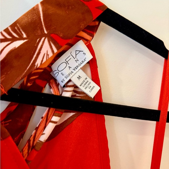 Elegant Sofia Red Floral Halter Dress - NWT! ❤️🌺 - Picture 4 of 8